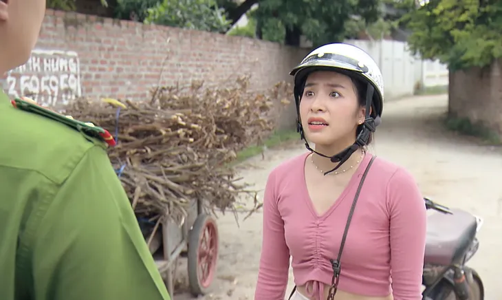 Phố trong làng - Tập 11: Hoài hớt hải đi báo án nhưng Nam một mực không tin - Ảnh 3. Phố trong làng - Tập 11: Hoài hớt hải đi báo án nhưng Nam một mực không tin - Ảnh 3.