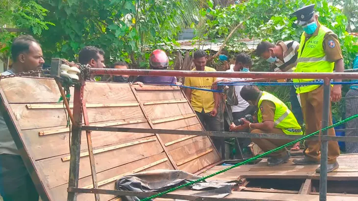 Phà bị lật ở Sri Lanka khiến ít nhất 6 người tử vong, trong đó có 4 trẻ em - Ảnh 1. Phà bị lật ở Sri Lanka khiến ít nhất 6 người tử vong, trong đó có 4 trẻ em - Ảnh 1.
