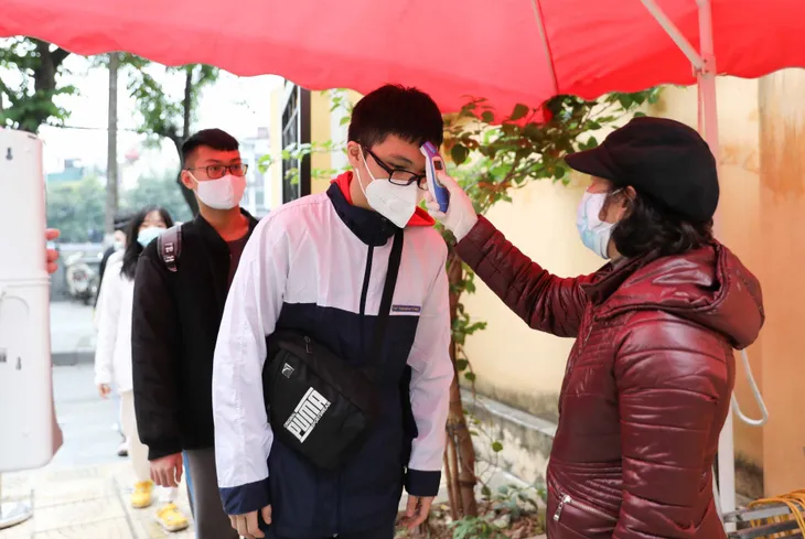 Ảnh: Học sinh Hà Nội đến trường tiêm vaccine phòng COVID-19 - Ảnh 2. Ảnh: Học sinh Hà Nội đến trường tiêm vaccine phòng COVID-19 - Ảnh 2.