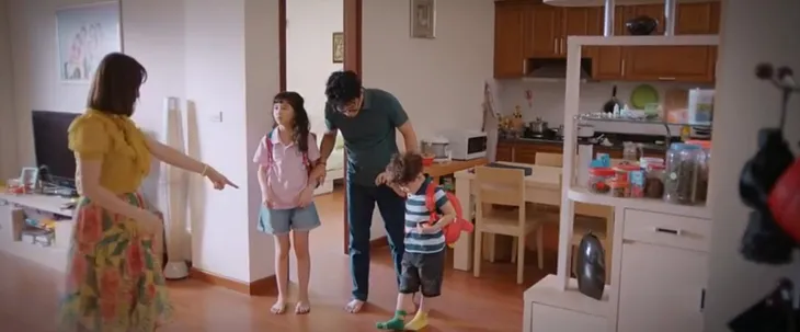 Thương ngày nắng về - Tập 5: Khánh mắng chồng như hát hay, Hoa trở thành nữ giám đốc cực gắt - Ảnh 4. Thương ngày nắng về - Tập 5: Khánh mắng chồng như hát hay, Hoa trở thành nữ giám đốc cực gắt - Ảnh 4.