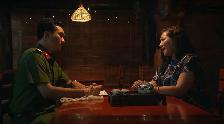 Phố trong làng - Tập 12: Trưởng họ Vũ cố thủ trong nhà vệ sinh vẫn bị tóm vì chơi karaoke vịn - Ảnh 12. Phố trong làng - Tập 12: Trưởng họ Vũ cố thủ trong nhà vệ sinh vẫn bị tóm vì chơi karaoke vịn - Ảnh 12.