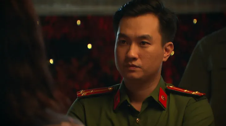 Phố trong làng - Tập 12: Trưởng họ Vũ cố thủ trong nhà vệ sinh vẫn bị tóm vì chơi karaoke vịn - Ảnh 11. Phố trong làng - Tập 12: Trưởng họ Vũ cố thủ trong nhà vệ sinh vẫn bị tóm vì chơi karaoke vịn - Ảnh 11.