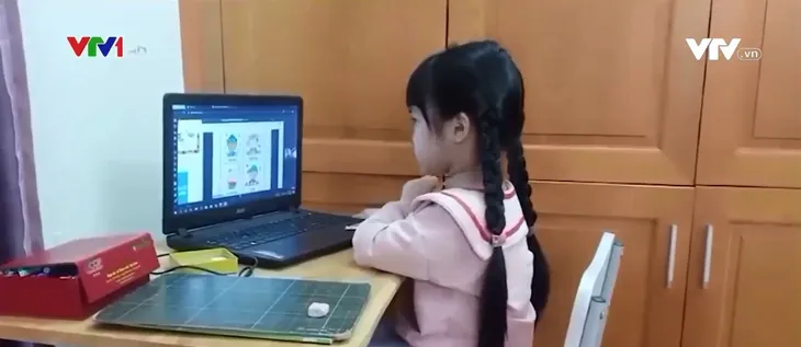 Lo trẻ hổng kiến thức, cha mẹ tìm lớp học thêm cho con - Ảnh 1. Lo trẻ hổng kiến thức, cha mẹ tìm lớp học thêm cho con - Ảnh 1.