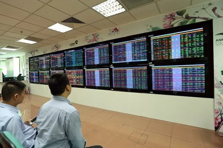 Tăng hơn 25 điểm, VN-Index vượt đỉnh lịch sử - Ảnh 1. Tăng hơn 25 điểm, VN-Index vượt đỉnh lịch sử - Ảnh 1.