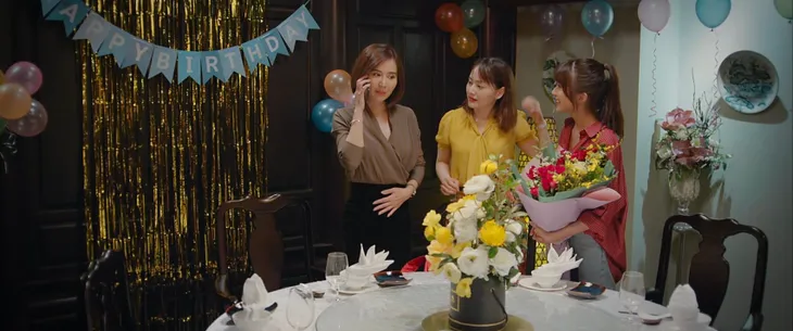 Thương ngày nắng về: Hai con gái làm chuyện động trời, bà Nga bị thông gia hụt mắng té tát giữa đường - Ảnh 25. Thương ngày nắng về: Hai con gái làm chuyện động trời, bà Nga bị thông gia hụt mắng té tát giữa đường - Ảnh 25.