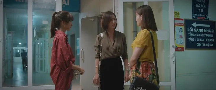 Thương ngày nắng về: Hai con gái làm chuyện động trời, bà Nga bị thông gia hụt mắng té tát giữa đường - Ảnh 30. Thương ngày nắng về: Hai con gái làm chuyện động trời, bà Nga bị thông gia hụt mắng té tát giữa đường - Ảnh 30.