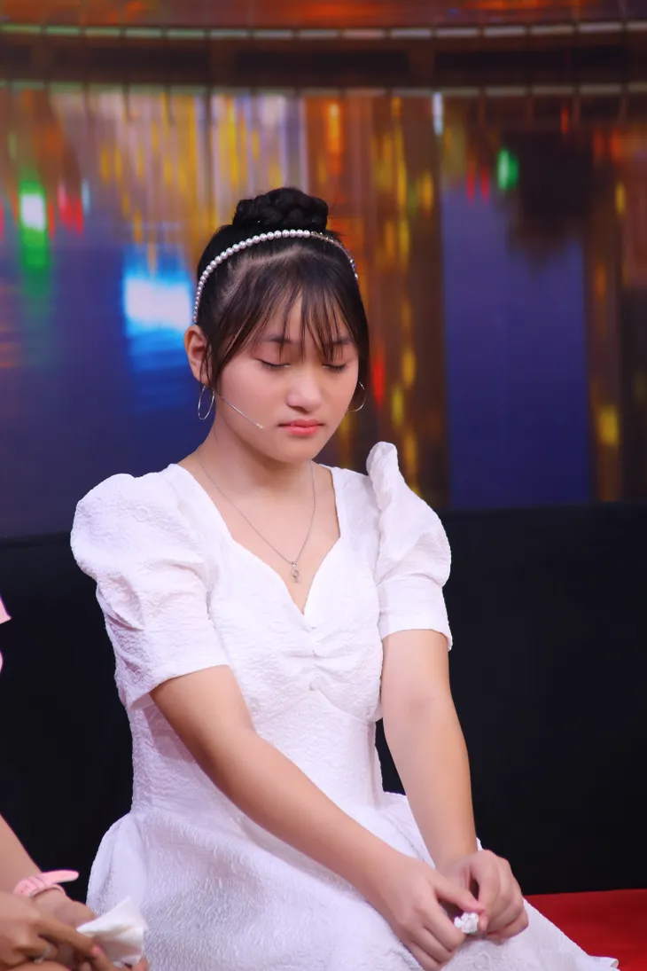 MC Ốc Thanh Vân giúp cô bé 13 tuổi vượt qua khó khăn khi ba mẹ ly hôn - Ảnh 1. MC Ốc Thanh Vân giúp cô bé 13 tuổi vượt qua khó khăn khi ba mẹ ly hôn - Ảnh 1.