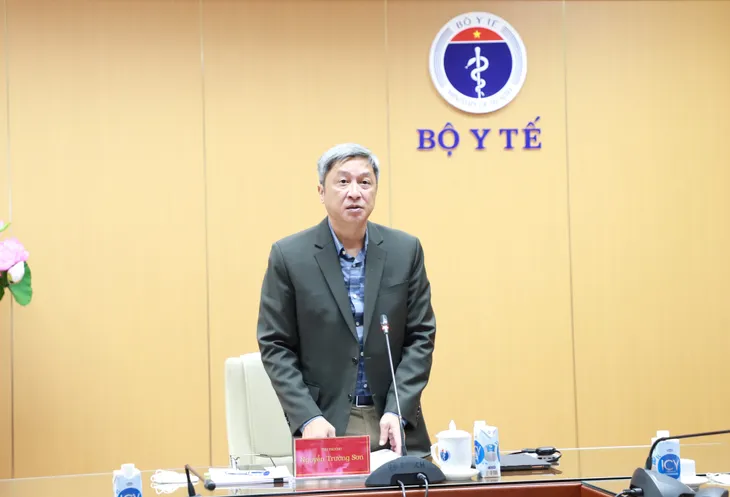 Đưa thuốc kháng thể kép vào điều trị bệnh nhân COVID-19 nặng tại Việt Nam - Ảnh 1. Đưa thuốc kháng thể kép vào điều trị bệnh nhân COVID-19 nặng tại Việt Nam - Ảnh 1.