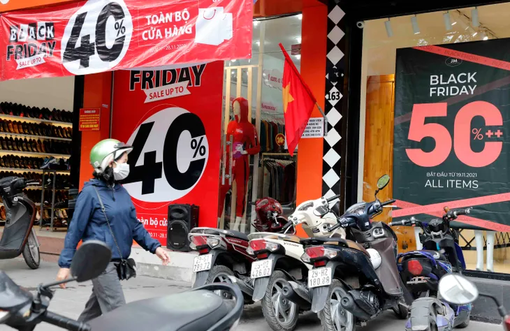 Giảm giá sâu trong ngày Black Friday - Ảnh 1. Giảm giá sâu trong ngày Black Friday - Ảnh 1.