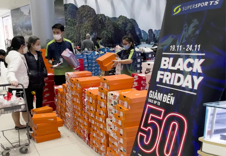 Ế ẩm trong ngày siêu sale Black Friday - Ảnh 2. Ế ẩm trong ngày siêu sale Black Friday - Ảnh 2.