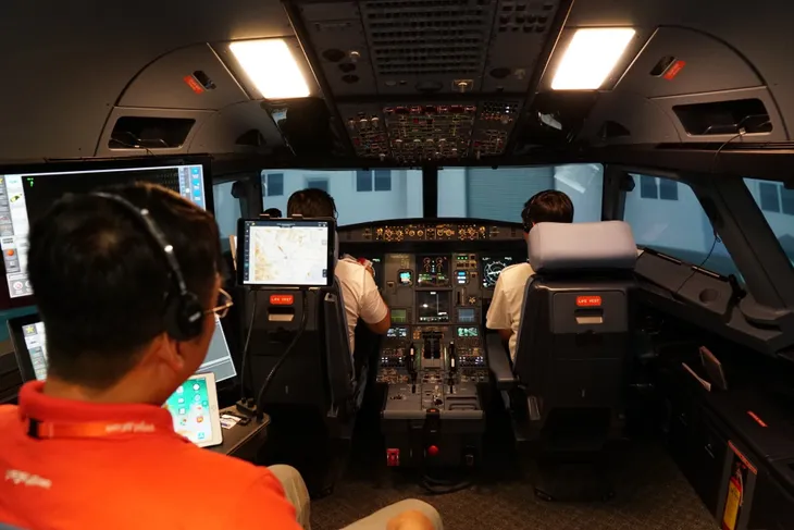 Vietjet đầu tư 150 triệu USD cho ứng dụng và chuyển giao công nghệ, kỹ thuật hàng không - Ảnh 3. Vietjet đầu tư 150 triệu USD cho ứng dụng và chuyển giao công nghệ, kỹ thuật hàng không - Ảnh 3.