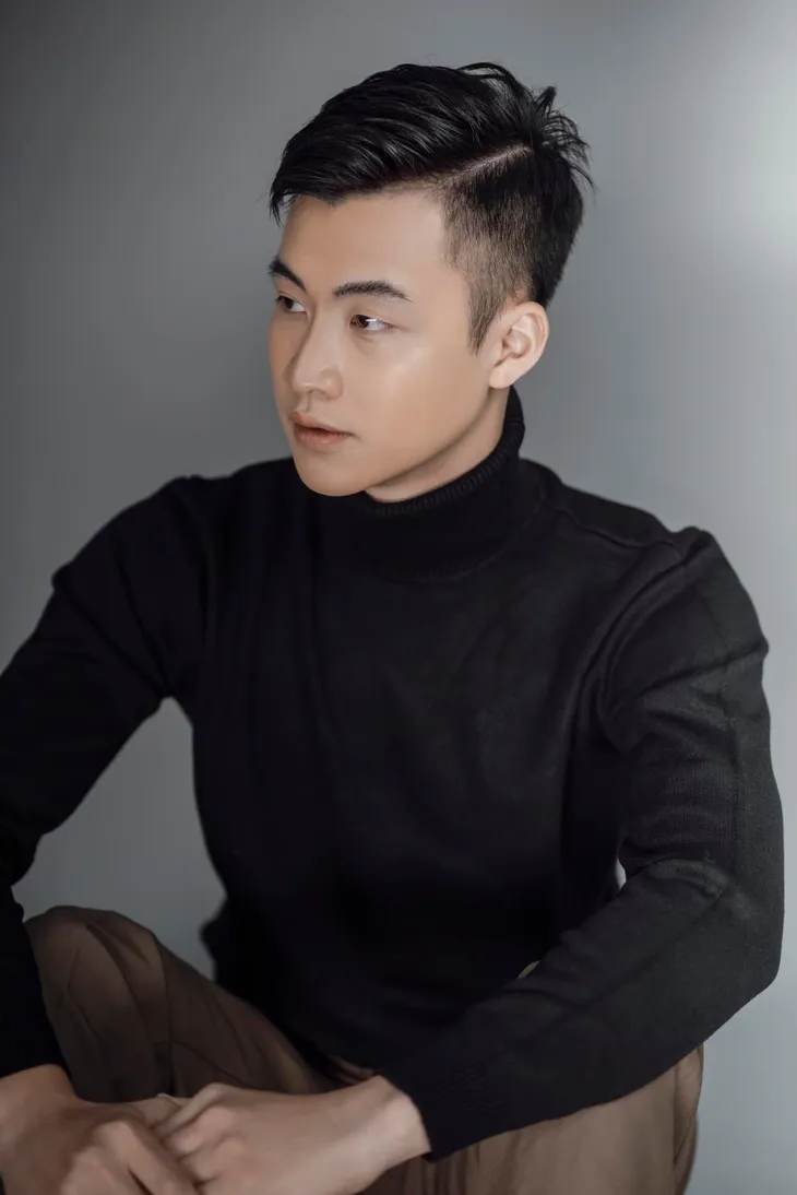 Duy Khánh “ Phố trong làng” khoe vẻ lãng tử trong bộ ảnh mới - Ảnh 1. Duy Khánh “ Phố trong làng” khoe vẻ lãng tử trong bộ ảnh mới - Ảnh 1.
