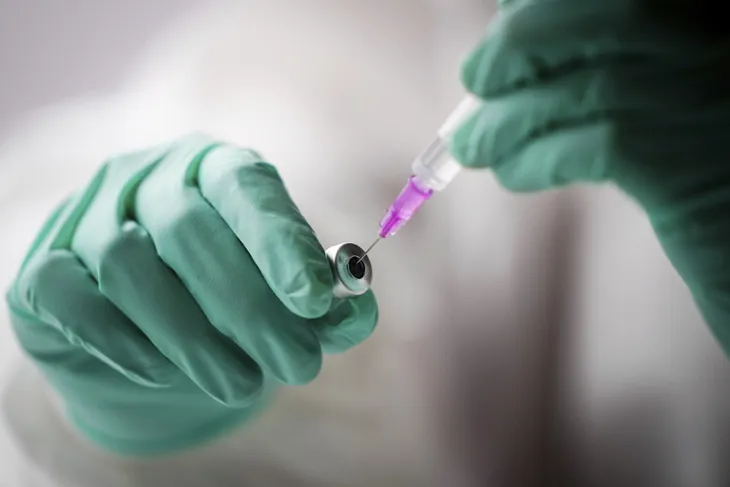 Moderna và nhiều hãng dược xúc tiến nghiên cứu vaccine ngăn chặn siêu biến thể Omicron - Ảnh 1. Moderna và nhiều hãng dược xúc tiến nghiên cứu vaccine ngăn chặn siêu biến thể Omicron - Ảnh 1.