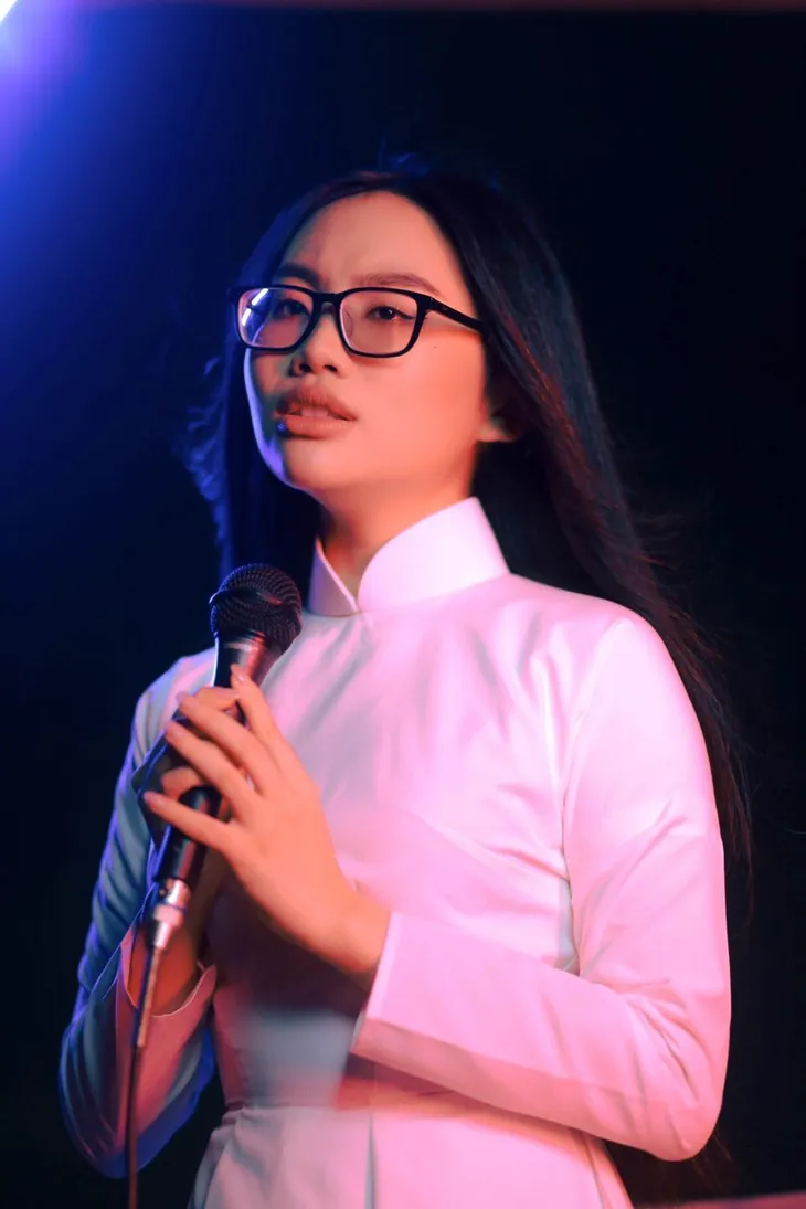 Phương Mỹ Chi kết hợp bolero và nhạc điện tử - Ảnh 2. Phương Mỹ Chi kết hợp bolero và nhạc điện tử - Ảnh 2.