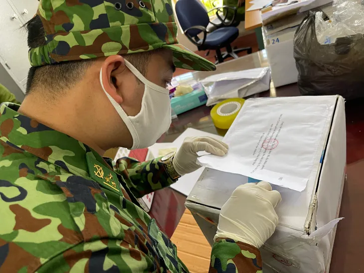 Triệt phá đường dây vận chuyển ma túy xuyên quốc gia, thu 100 bánh heroin - Ảnh 1. Triệt phá đường dây vận chuyển ma túy xuyên quốc gia, thu 100 bánh heroin - Ảnh 1.