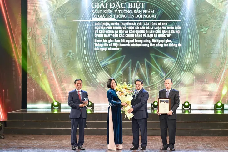Thủ tướng: Đổi mới công tác thông tin đối ngoại theo hướng chủ động, khoa học, sáng tạo, hiệu quả - Ảnh 3.
