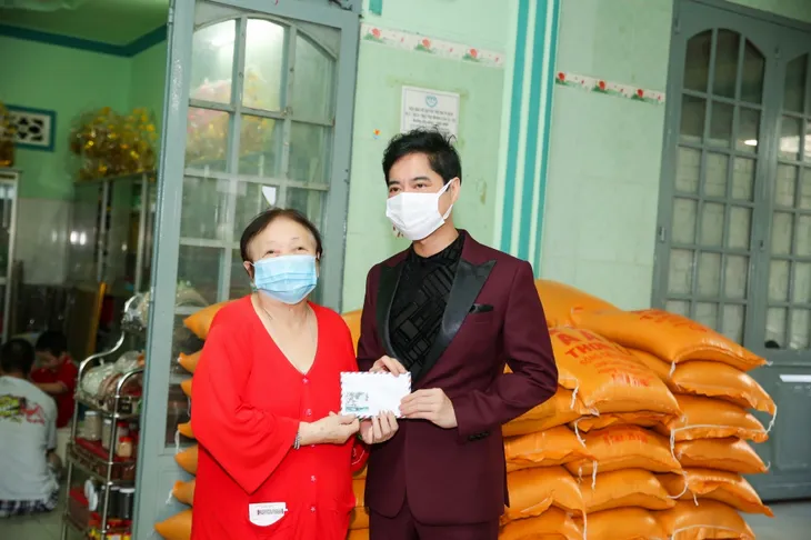 Ngọc Sơn ra mắt MV Khúc ca chào đời nhân dịp tuổi mới - Ảnh 1. Ngọc Sơn ra mắt MV Khúc ca chào đời nhân dịp tuổi mới - Ảnh 1.