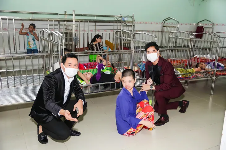 Ngọc Sơn ra mắt MV Khúc ca chào đời nhân dịp tuổi mới - Ảnh 3. Ngọc Sơn ra mắt MV Khúc ca chào đời nhân dịp tuổi mới - Ảnh 3.