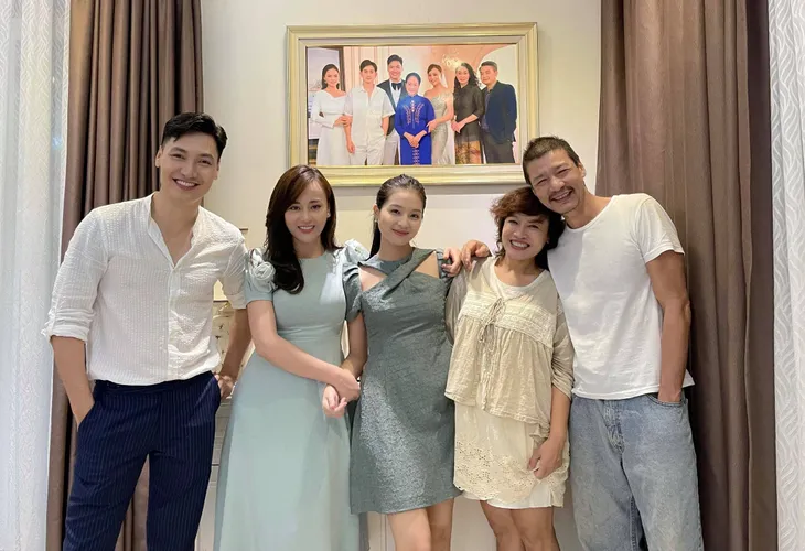 Phương Oanh thay đổi hình ảnh hậu Hương vị tình thân - Ảnh 2. Phương Oanh thay đổi hình ảnh hậu Hương vị tình thân - Ảnh 2.