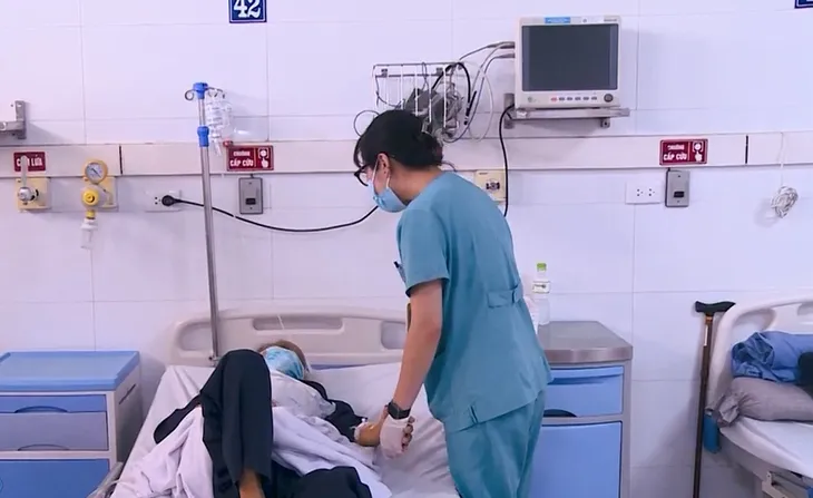 Bệnh viện Thanh Nhàn cưu mang những bệnh nhân vô gia cư - Ảnh 1. Bệnh viện Thanh Nhàn cưu mang những bệnh nhân vô gia cư - Ảnh 1.