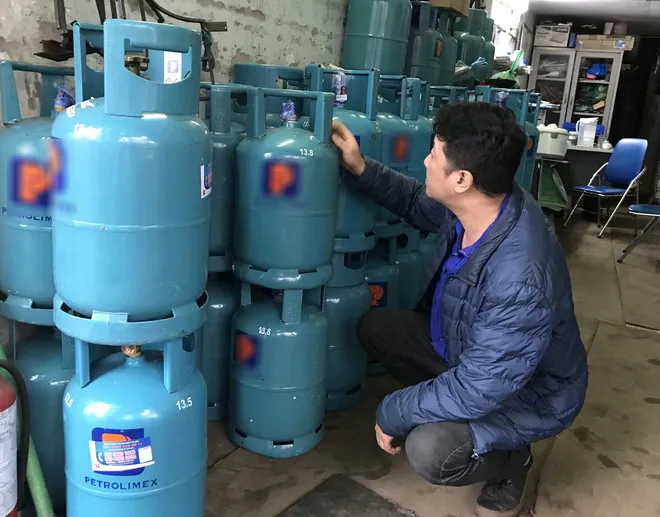 Giá gas tăng, vượt 500.000 đồng/bình: Chủ quán ăn chết lặng - Ảnh 2. Giá gas tăng, vượt 500.000 đồng/bình: Chủ quán ăn chết lặng - Ảnh 2.