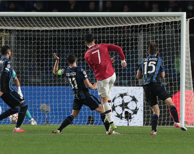 Lập cú đúp vào lưới Atalanta, Ronaldo chính thức vượt mặt Solskjaer - Ảnh 1. Lập cú đúp vào lưới Atalanta, Ronaldo chính thức vượt mặt Solskjaer - Ảnh 1.