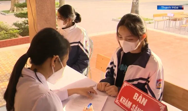 Hơn 110.000 trẻ độ tuổi 15-17 tại Thanh Hóa sẽ tiêm vaccine phòng COVID-19 - Ảnh 1. Hơn 110.000 trẻ độ tuổi 15-17 tại Thanh Hóa sẽ tiêm vaccine phòng COVID-19 - Ảnh 1.
