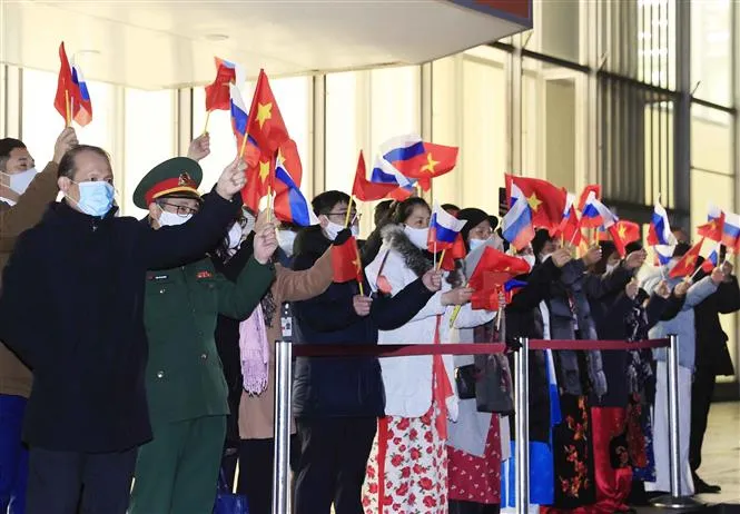 Chủ tịch nước Nguyễn Xuân Phúc và Phu nhân đến Thủ đô Moscow, thăm chính thức Liên Bang Nga - Ảnh 5. Chủ tịch nước Nguyễn Xuân Phúc và Phu nhân đến Thủ đô Moscow, thăm chính thức Liên Bang Nga - Ảnh 5.