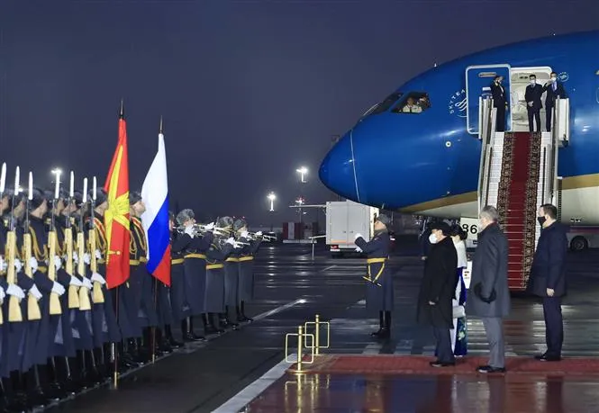 Chủ tịch nước Nguyễn Xuân Phúc và Phu nhân đến Thủ đô Moscow, thăm chính thức Liên Bang Nga - Ảnh 1. Chủ tịch nước Nguyễn Xuân Phúc và Phu nhân đến Thủ đô Moscow, thăm chính thức Liên Bang Nga - Ảnh 1.