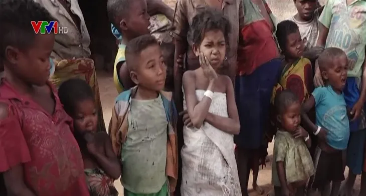 Đói nghèo cùng cực, nhiều người dân Madagascar phải ăn những miếng da giày - Ảnh 1. Đói nghèo cùng cực, nhiều người dân Madagascar phải ăn những miếng da giày - Ảnh 1.