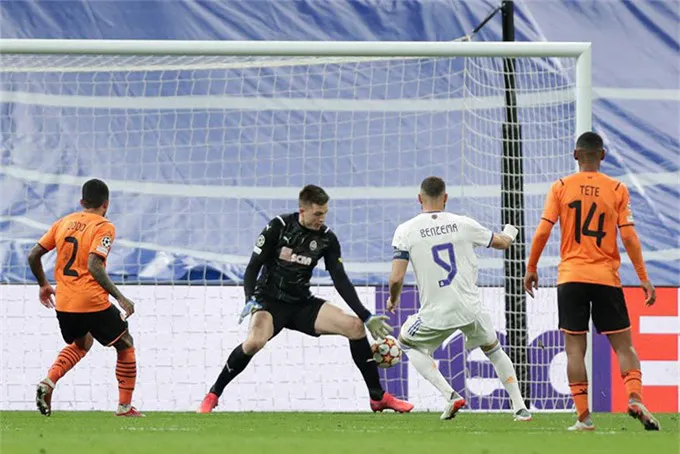 Benzema giúp Real Madrid cán mốc 1000 bàn thắng - Ảnh 1. Benzema giúp Real Madrid cán mốc 1000 bàn thắng - Ảnh 1.