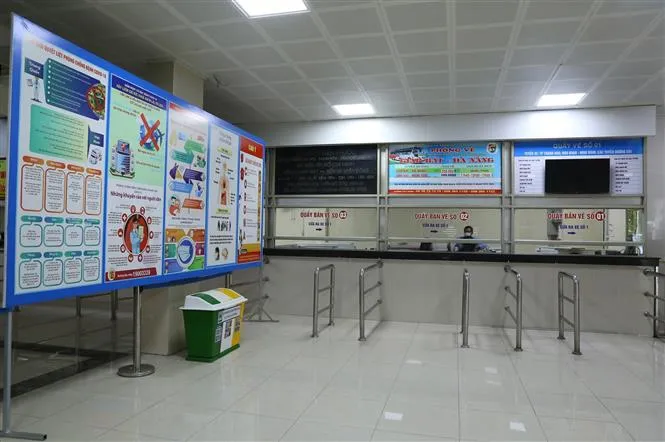 Xe khách liên tỉnh vẫn vắng tanh sau 3 tuần hoạt động - Ảnh 1. Xe khách liên tỉnh vẫn vắng tanh sau 3 tuần hoạt động - Ảnh 1.