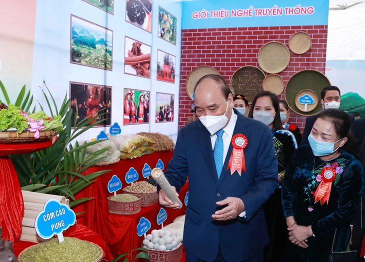 Chủ tịch nước dự Lễ kỷ niệm 190 năm thành lập tỉnh Lạng Sơn - Ảnh 2. Chủ tịch nước dự Lễ kỷ niệm 190 năm thành lập tỉnh Lạng Sơn - Ảnh 2.