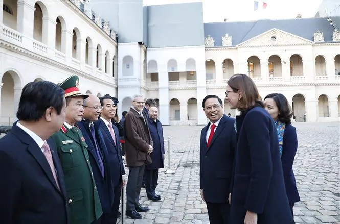 Lễ đón chính thức Thủ tướng Phạm Minh Chính thăm Cộng hòa Pháp - Ảnh 10. Lễ đón chính thức Thủ tướng Phạm Minh Chính thăm Cộng hòa Pháp - Ảnh 10.