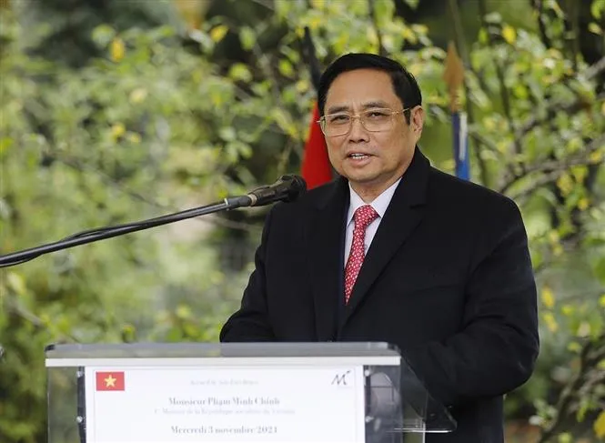 Thủ tướng Phạm Minh Chính dâng hoa tưởng nhớ Bác Hồ, thăm không gian Hồ Chí Minh tại TP Montreuil - Ảnh 2. Thủ tướng Phạm Minh Chính dâng hoa tưởng nhớ Bác Hồ, thăm không gian Hồ Chí Minh tại TP Montreuil - Ảnh 2.