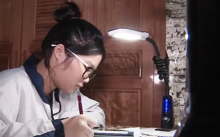 Cặp lá yêu thương: Mái nhà vắng cha - Ảnh 2. Cặp lá yêu thương: Mái nhà vắng cha - Ảnh 2.