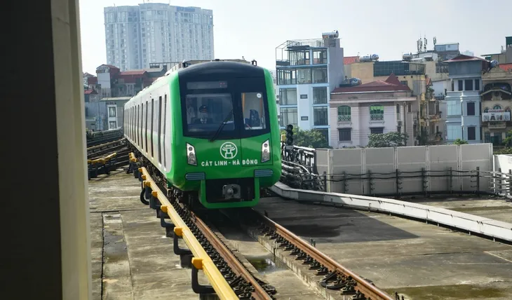 Nhiều kỳ vọng từ tuyến đường sắt Cát Linh - Hà Đông - Ảnh 3. Nhiều kỳ vọng từ tuyến đường sắt Cát Linh - Hà Đông - Ảnh 3.