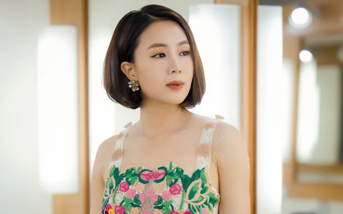 Nhan sắc Hồng Diễm thăng hạng sau Matxcơva - Mùa thay lá - Ảnh 5. Nhan sắc Hồng Diễm thăng hạng sau Matxcơva - Mùa thay lá - Ảnh 5.