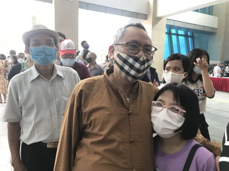 Người dân Hà Nội xếp hàng chờ trải nghiệm tàu Cát Linh - Hà Đông - Ảnh 5. Người dân Hà Nội xếp hàng chờ trải nghiệm tàu Cát Linh - Hà Đông - Ảnh 5.