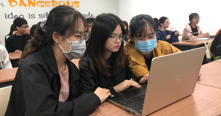 Sau thời gian dài học online, sinh viên ngại ngần, hoang mang trước lúc trở lại trường - Ảnh 1.