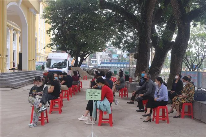 Nhiều tỉnh thành triển khai tiêm vaccine COVID-19 cho trẻ em - Ảnh 2. Nhiều tỉnh thành triển khai tiêm vaccine COVID-19 cho trẻ em - Ảnh 2.