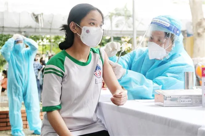 TP Hồ Chí Minh: 95% trẻ em từ 12-17 tuổi đã được tiêm vaccine COVID-19 - Ảnh 5. TP Hồ Chí Minh: 95% trẻ em từ 12-17 tuổi đã được tiêm vaccine COVID-19 - Ảnh 5.