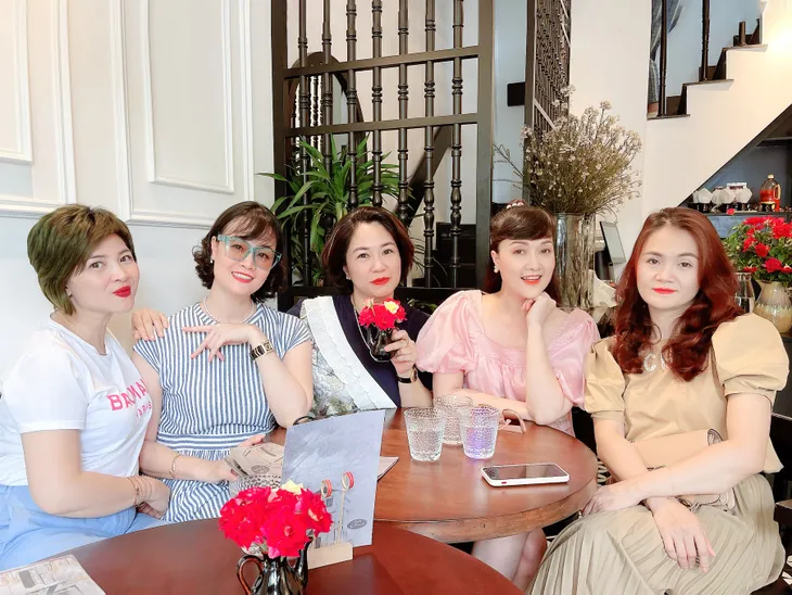 Diễn viên Việt tuần qua: Huyền Lizzie cực gợi cảm, Hồng Đăng quấn quít bên vợ - Ảnh 12. Diễn viên Việt tuần qua: Huyền Lizzie cực gợi cảm, Hồng Đăng quấn quít bên vợ - Ảnh 12.