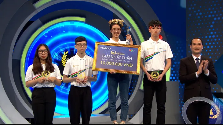 Đường lên đỉnh Olympia 22: Nam sinh Hà Nội bật khóc vì vụt mất vòng nguyệt quế - Ảnh 3. Đường lên đỉnh Olympia 22: Nam sinh Hà Nội bật khóc vì vụt mất vòng nguyệt quế - Ảnh 3.