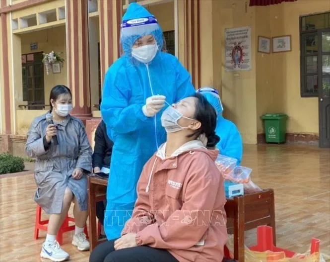 Nhiều địa phương điều chỉnh biện pháp phòng, chống dịch COVID-19 - Ảnh 1. Nhiều địa phương điều chỉnh biện pháp phòng, chống dịch COVID-19 - Ảnh 1.
