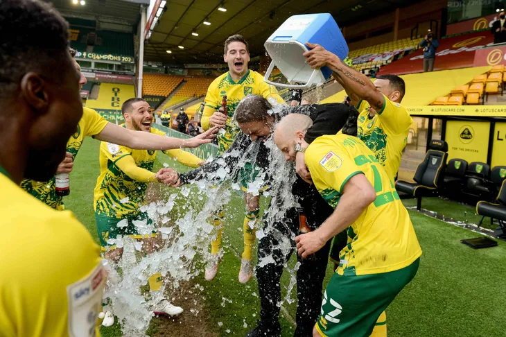 Thắng Brentford, Norwich vẫn sa thải HLV Daniel Farke - Ảnh 2. Thắng Brentford, Norwich vẫn sa thải HLV Daniel Farke - Ảnh 2.