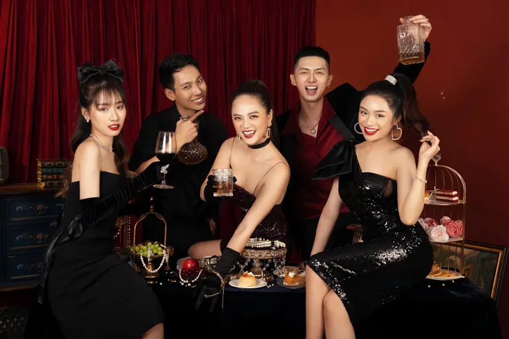 Thu Quỳnh gợi cảm khi làm HLV Đường tới Cầu vồng 2021 - Ảnh 1. Thu Quỳnh gợi cảm khi làm HLV Đường tới Cầu vồng 2021 - Ảnh 1.