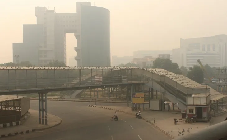 Ô nhiễm không khí tại New Delhi có thể làm tăng số ca COVID-19 nặng - Ảnh 1. Ô nhiễm không khí tại New Delhi có thể làm tăng số ca COVID-19 nặng - Ảnh 1.