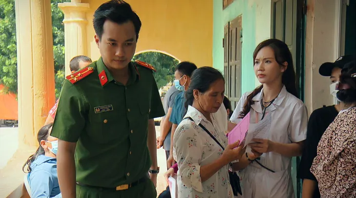 Phố trong làng - Tập 2: Nam gặp tình huống dở khóc dở cười ngay ngày làm việc đầu tiên tại Tân Xuân - Ảnh 14. Phố trong làng - Tập 2: Nam gặp tình huống dở khóc dở cười ngay ngày làm việc đầu tiên tại Tân Xuân - Ảnh 14.