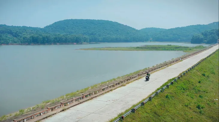 Phố trong làng - Tập 2: Nam gặp tình huống dở khóc dở cười ngay ngày làm việc đầu tiên tại Tân Xuân - Ảnh 6. Phố trong làng - Tập 2: Nam gặp tình huống dở khóc dở cười ngay ngày làm việc đầu tiên tại Tân Xuân - Ảnh 6.